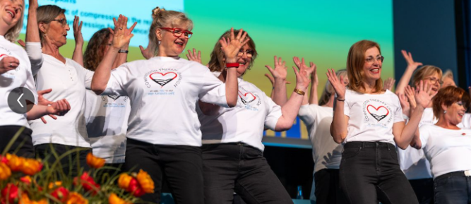 EWMA - SINGING ON STAGE